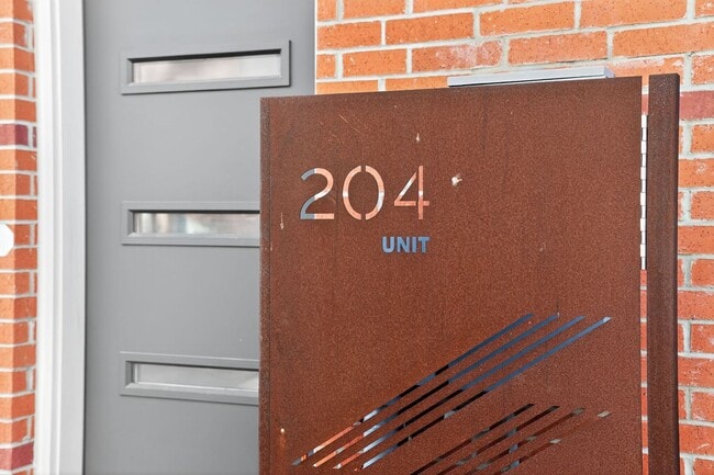 Building Photo - Modern Luxury Townhome in Gated Community – Rooftop Balcony & Premium Upgrades!