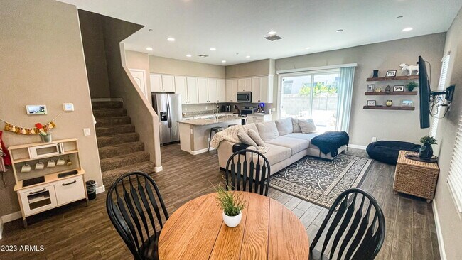 Foto del edificio - 3029 N 37th Wy