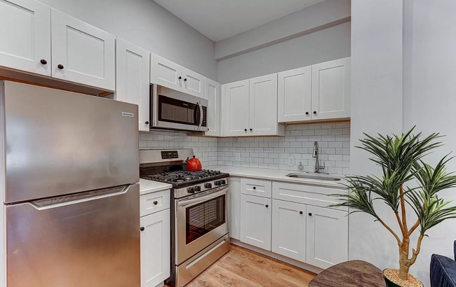 Kitchen - 2243 N Park Ave