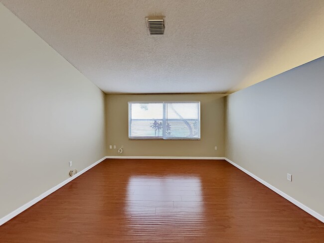 Building Photo - 7917 Ambleside Way