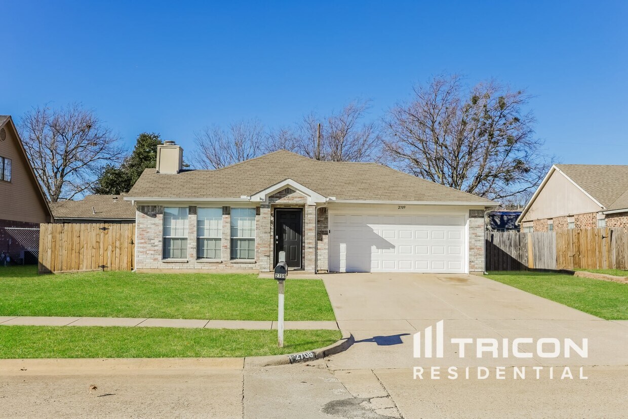 Foto principal - 2709 Star Avenue Glenn Heights TX