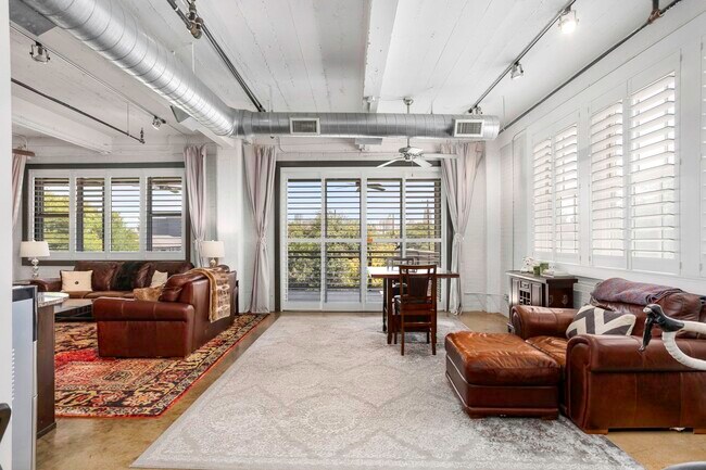 Foto del edificio - 831 S Flores St
