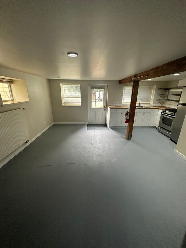 Foto del edificio - Spacious One Bedroom in Prime Capitol Hill...