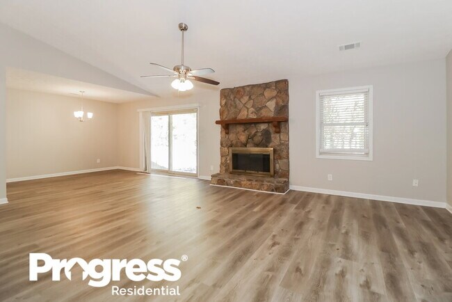 Building Photo - 2138 Indian Trail Lilburn Rd NW