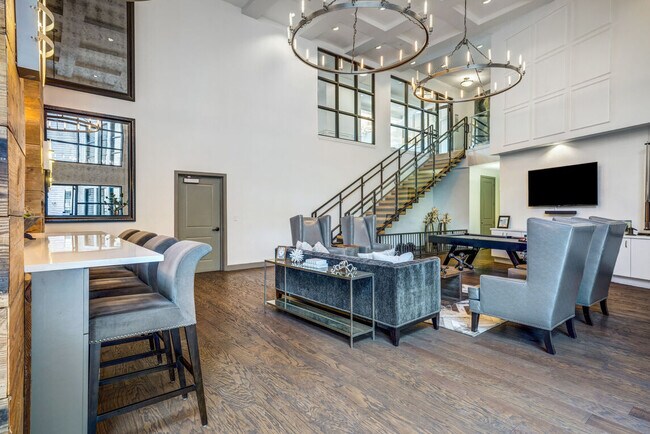 Building Photo - Your Haven in the Heart of the City:  3 BR...