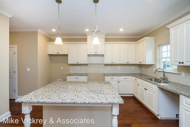 Building Photo - 4 br, 2.5 bath House - 1708 Ethan Way