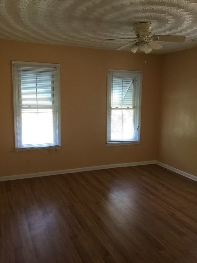 Building Photo - 2 br, 1 bath House - 1033 Jackson Avenue