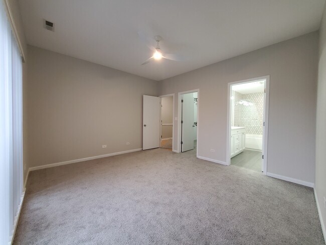 Building Photo - 4925 S Forrestville Ave