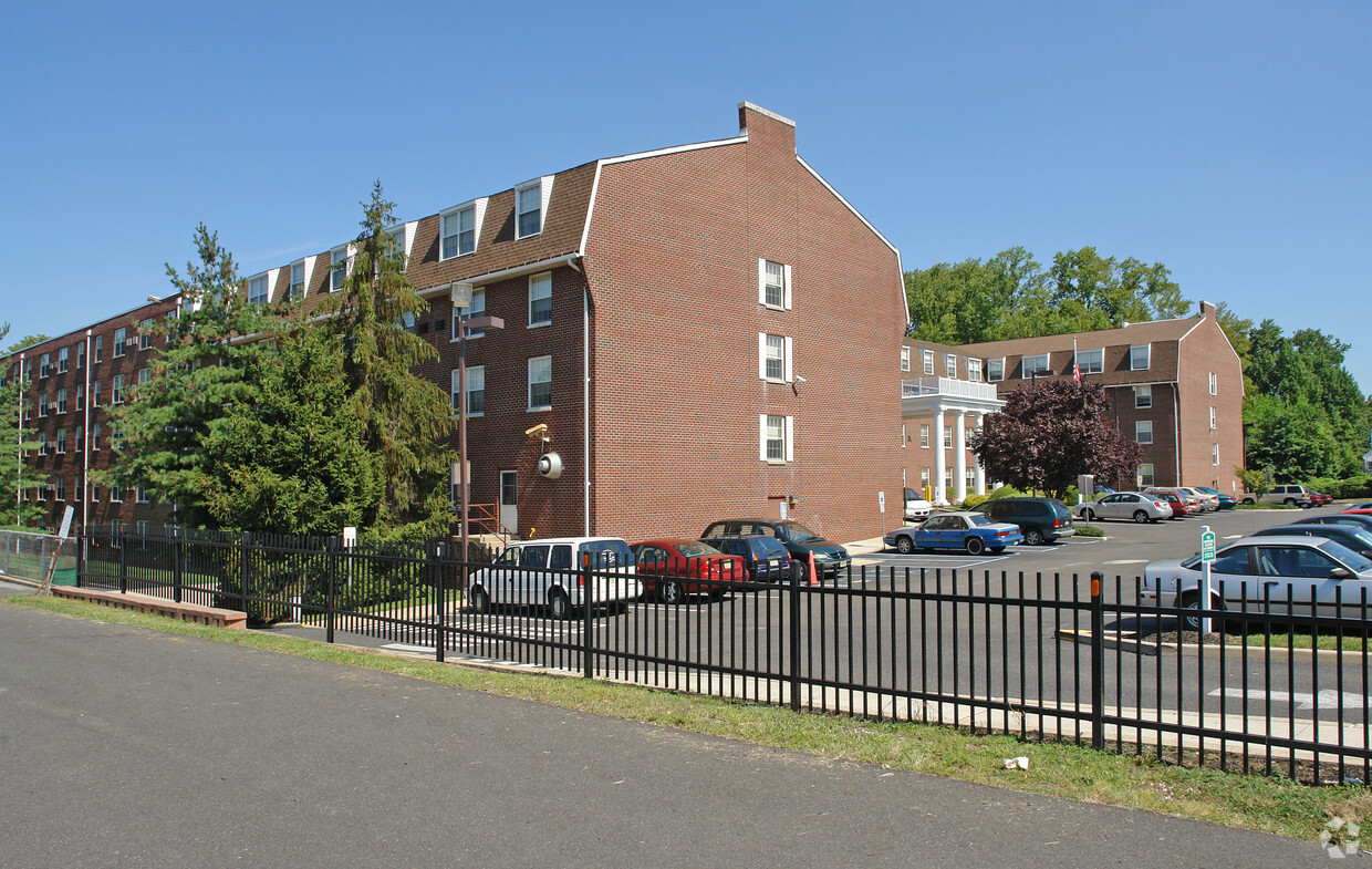 Primary Photo - Colonial Park (Leasehold)