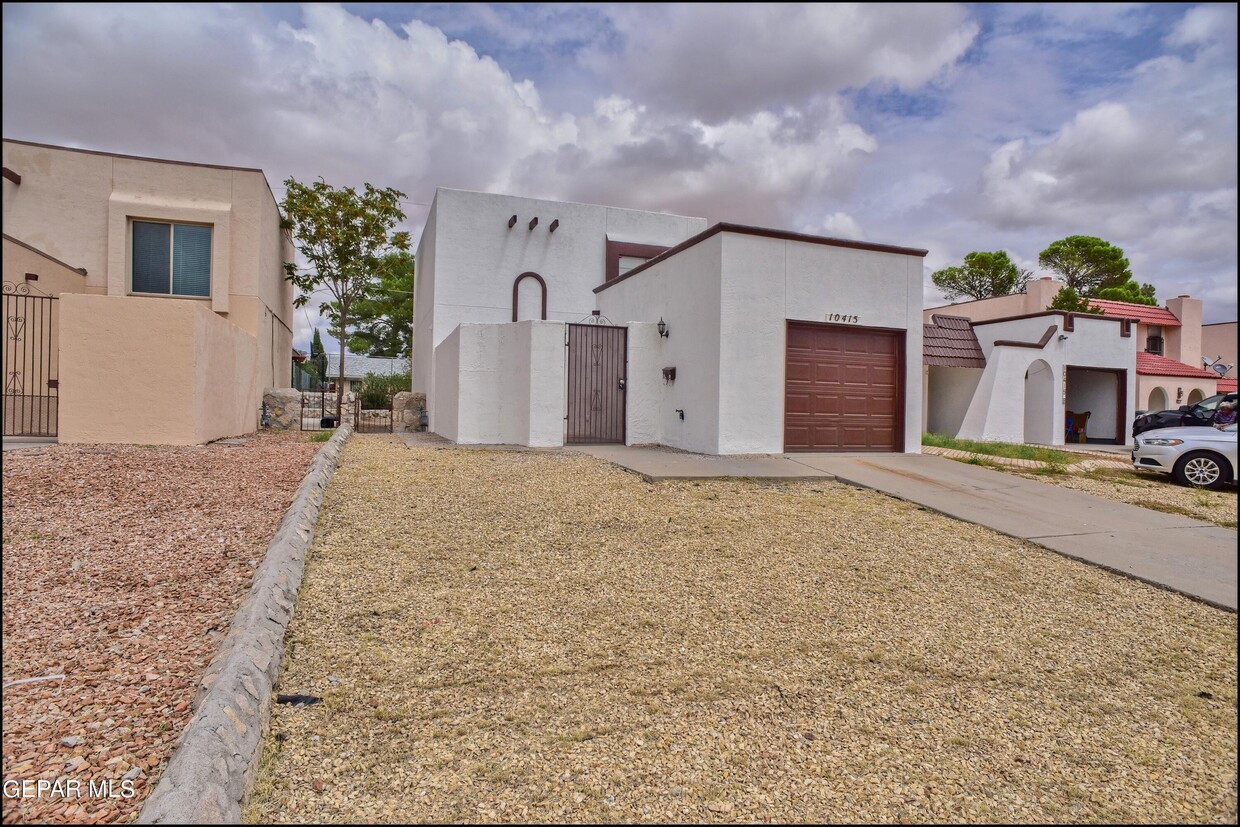 Foto principal - 10415 Ashwood Dr