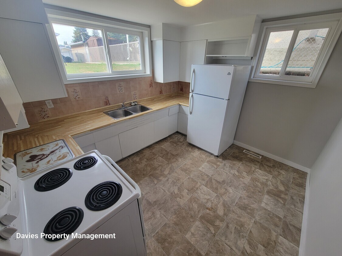 Photo principale - 12734-12787 87 St NW
