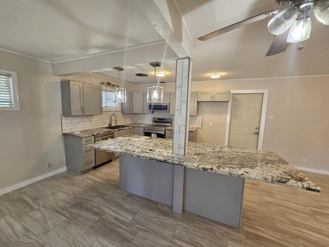 Foto del edificio - 2502 E Poplar Ave