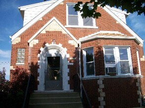 Building Photo - 4615 S Komensky Ave Building Photo - 4615 S Komensky Ave