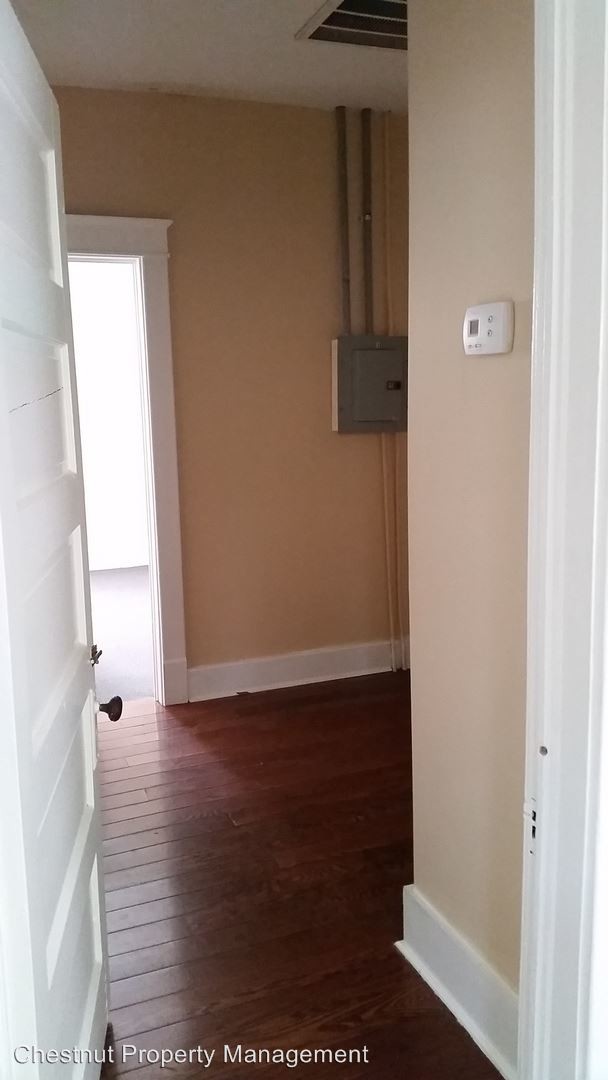 Building Photo - 1002 S 4th St