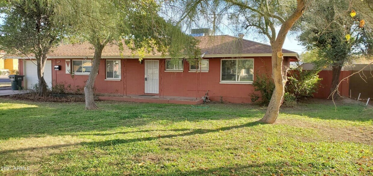 Building Photo - 1539 E San Miguel Ave