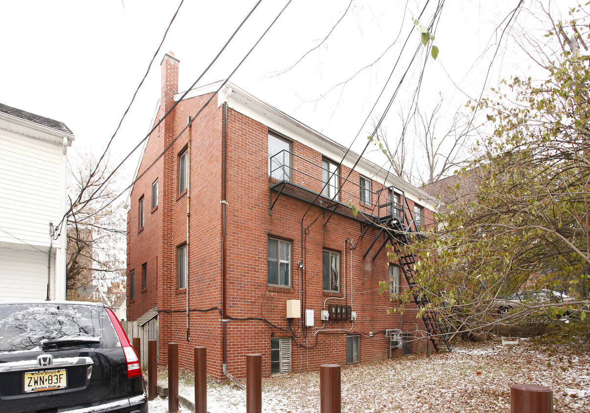 Building Photo - 413 Washtenaw Ave