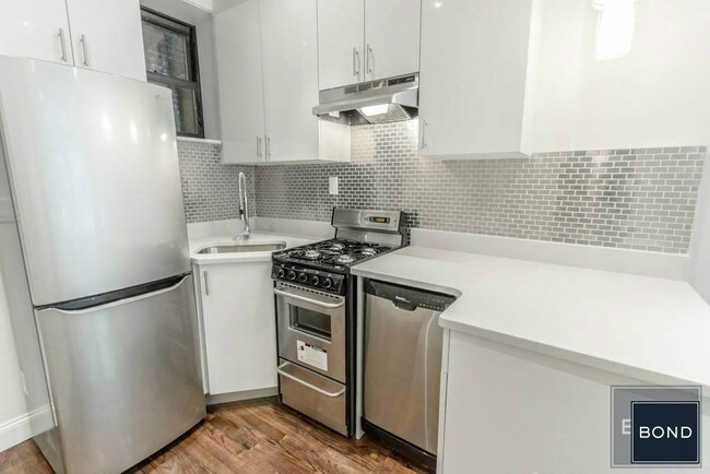 Building Photo - 210 W 80th St