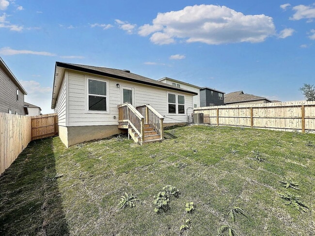 Building Photo - "Charming 3-Bed 2 bath Oasis in New Braunfels