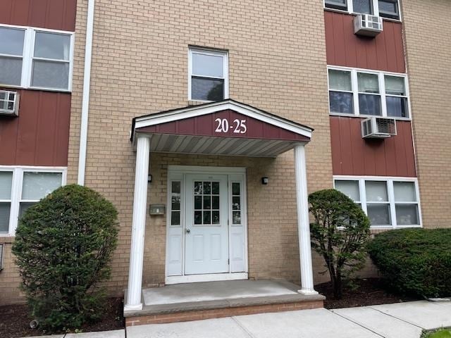 Building Photo - 2 Radio Ave