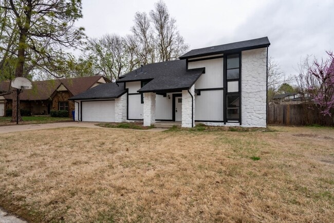 Building Photo - Gorgeous 3 Bedroom Remodel, BA Schools!