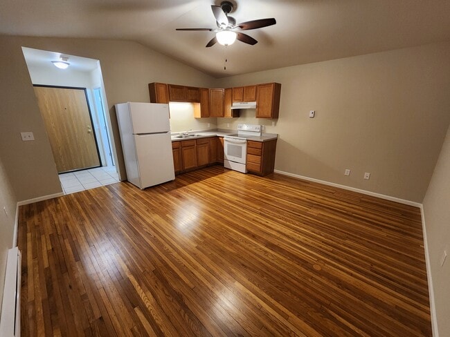 Kitchen I - 529 Broadway St