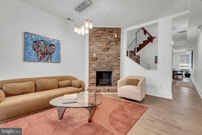 Building Photo - 915 5th St NW