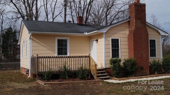 Building Photo - 445 Bess Town Rd