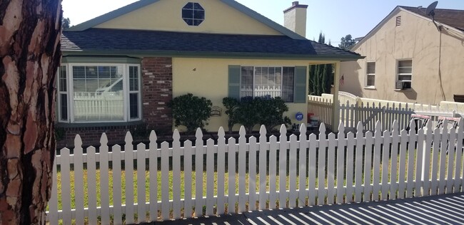 Building Photo - 2242 Mira Vista Ave