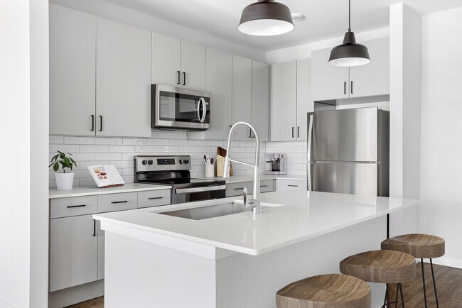 Un espacio para todo, desde bocados rápidos hasta grandes cenas. - Grant Row Lofts