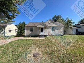 Building Photo - 207 Elm St