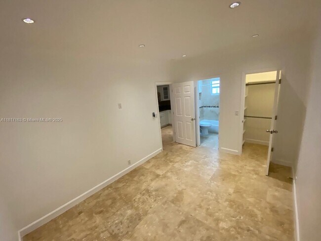 Foto del edificio - 905 SE 2nd Ct