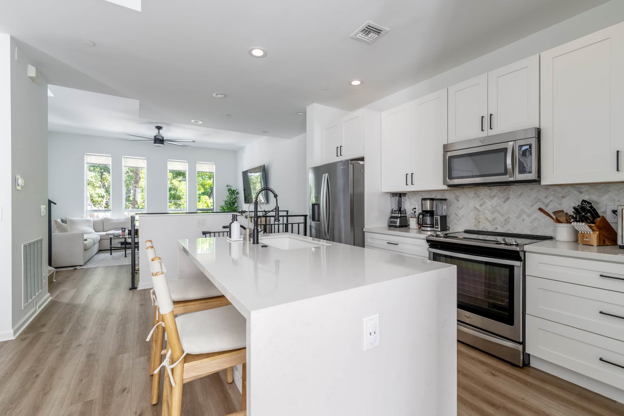 Foto principal - 723 SE 16th Ct