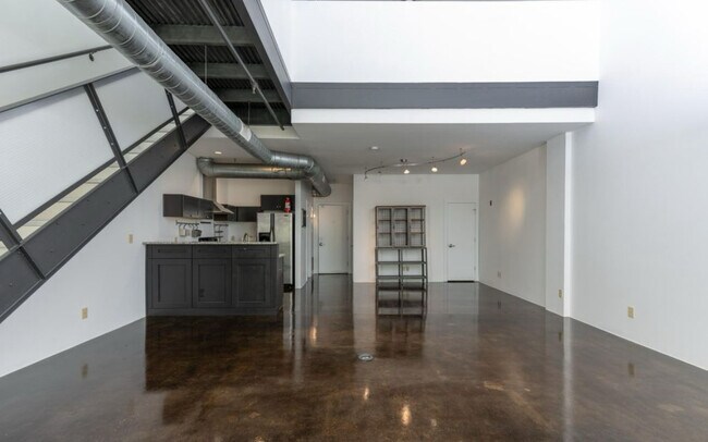 Área de cocina/comedor/sala de estar - 400 E Main St