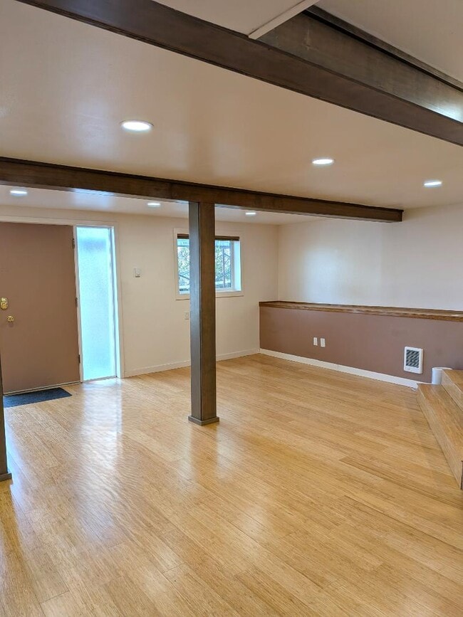 Foto del edificio - 1221 Toledo St