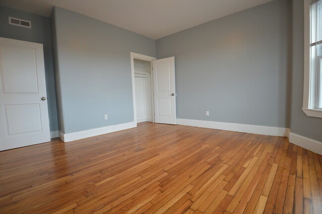 Building Photo - 301 Hancock St