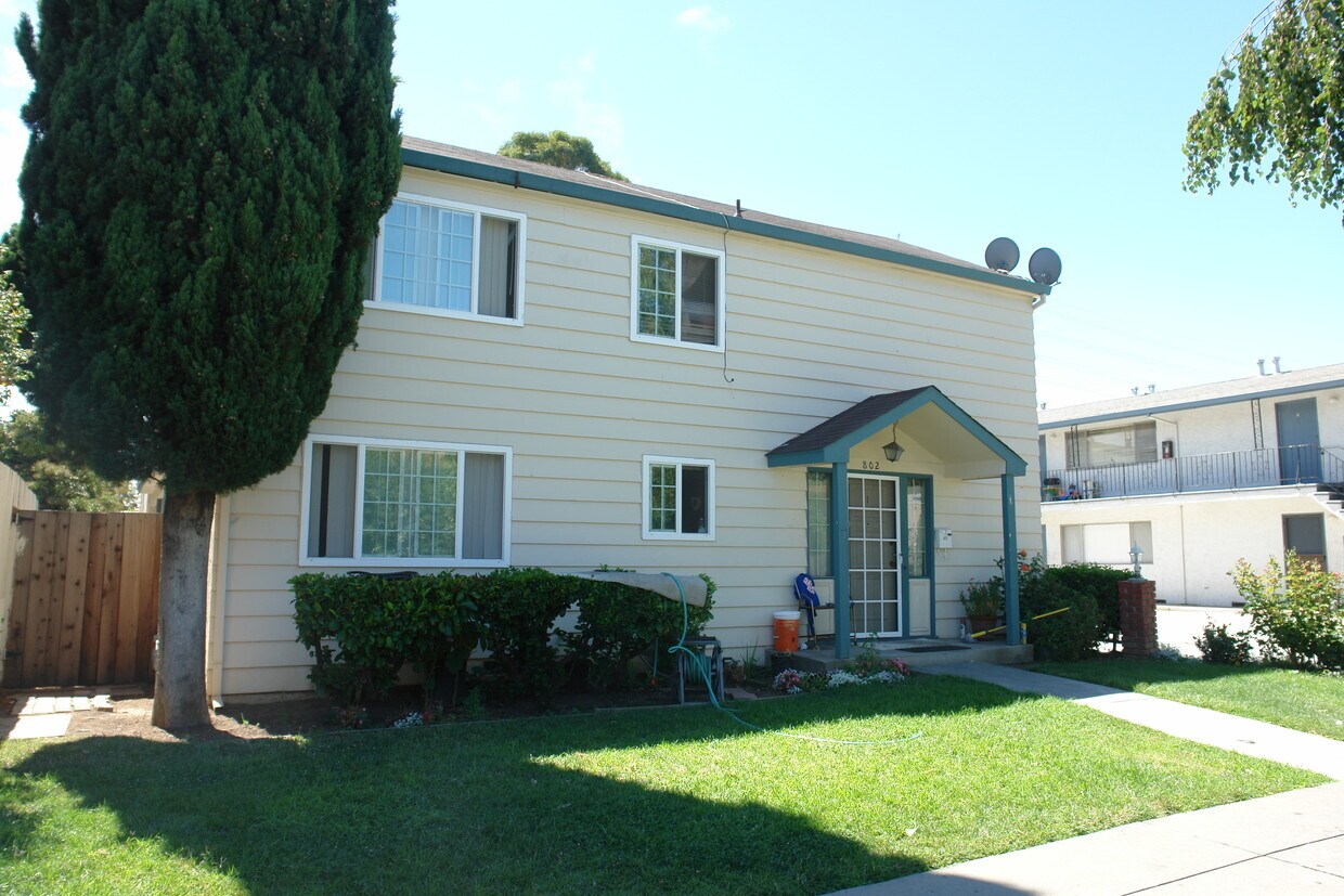 Foto del edificio - 802 Deland Ave