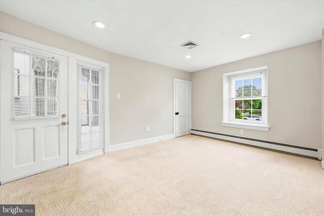 Foto del edificio - 304 King of Prussia Rd