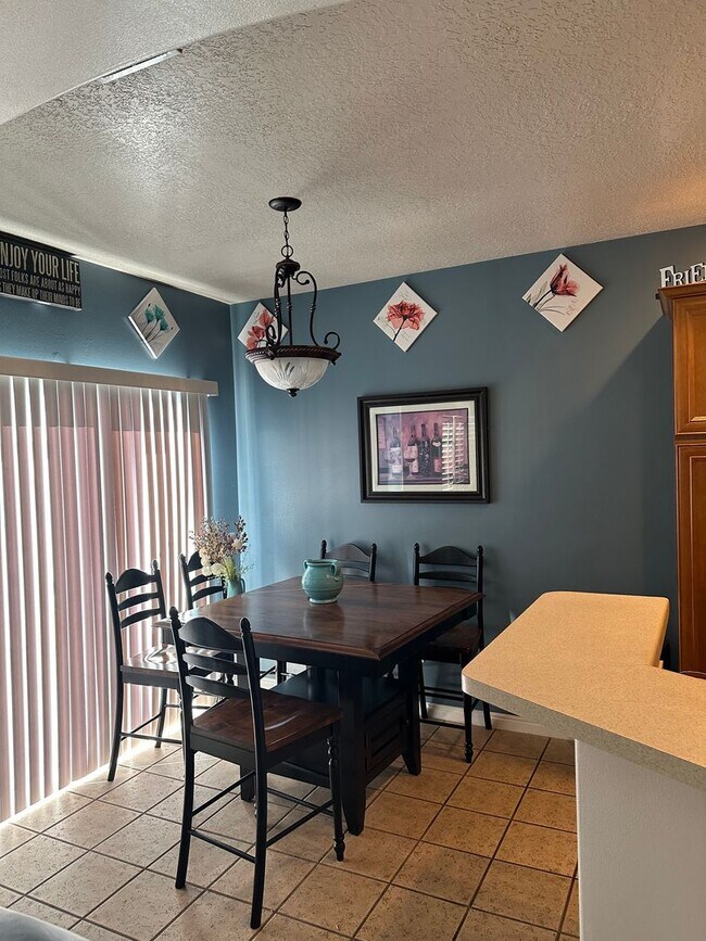 Building Photo - 1581 Alsace Way