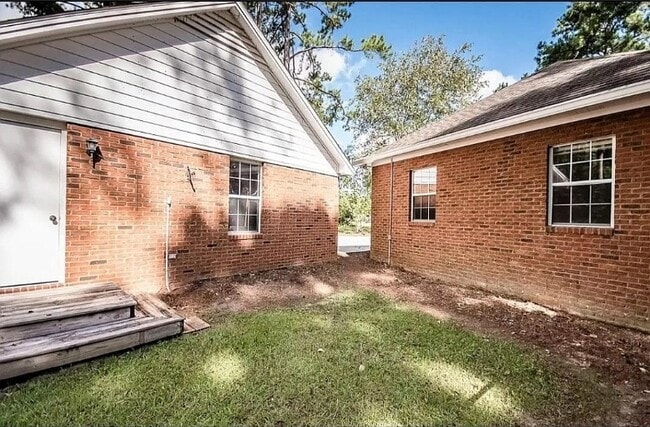 Building Photo - 2 Lake Laurie Dr