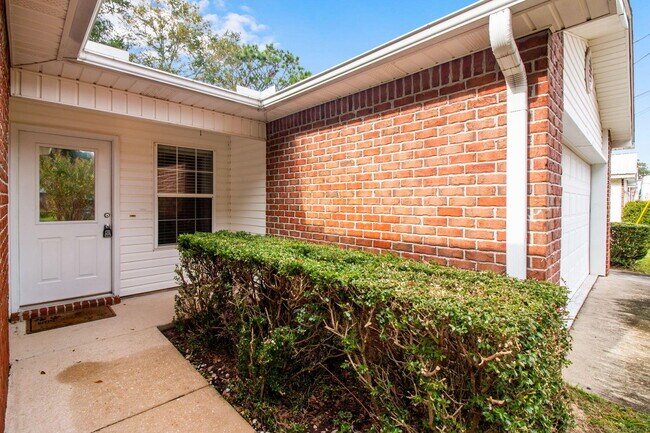 Building Photo - 1002 Cotton Tree Ct
