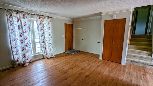 Building Photo - 536 Sunnyside Street