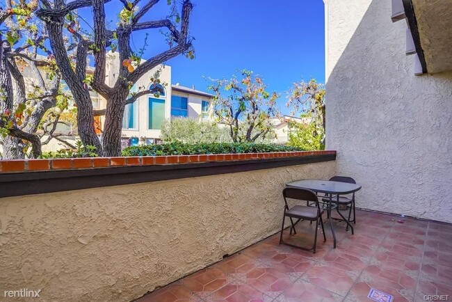 Foto del edificio - 3 br, 3 bath Condo - 5257 Coldwater Canyon...