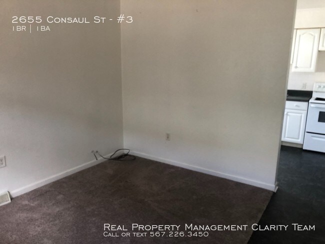 Building Photo - 2655 #3 Consaul Triplex Unit