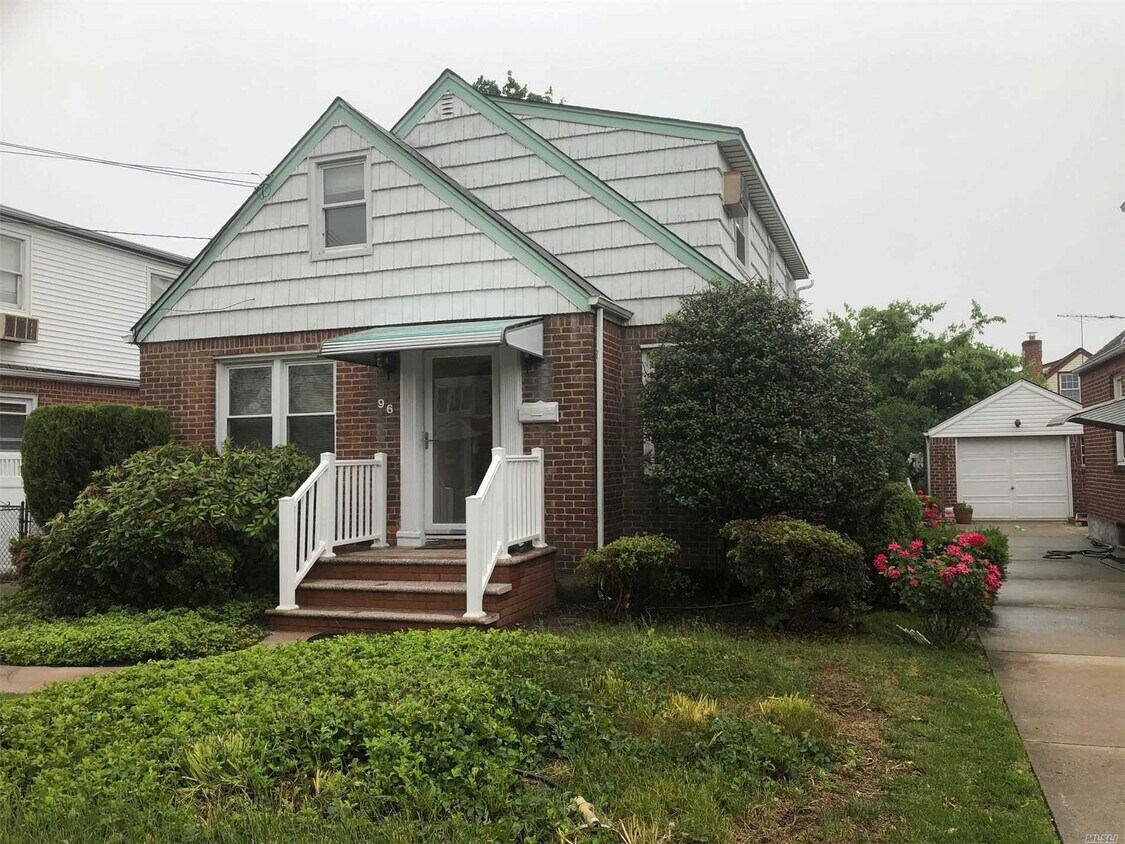 Primary Photo - 96 Carl Ave