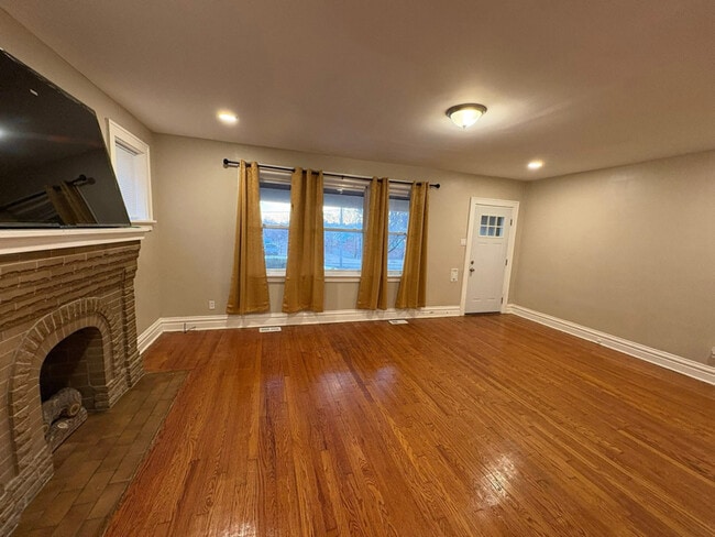 Photo - 1637 McLaran Ave Apartment