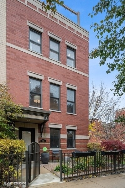 Primary Photo - 1016 N Kingsbury St