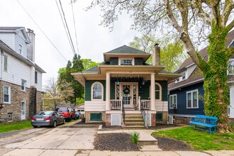Building Photo - 322 Paxson Ave