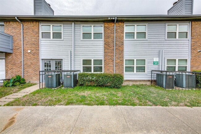Foto del edificio - 3328 Shepherd Ln