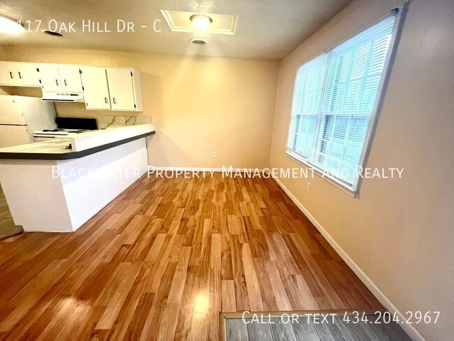 Foto del edificio - One Bedroom off Leesville Road!