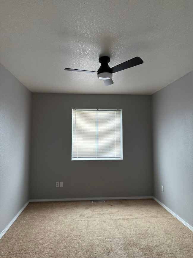 Building Photo - 112 Mallard Dr